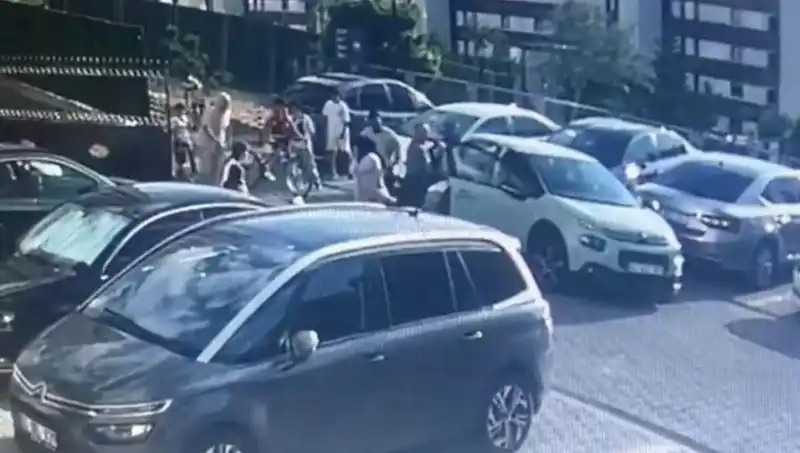 Eşi ve Yakınlarını Arabayla Ezen Adamın Şok Edici Olayı