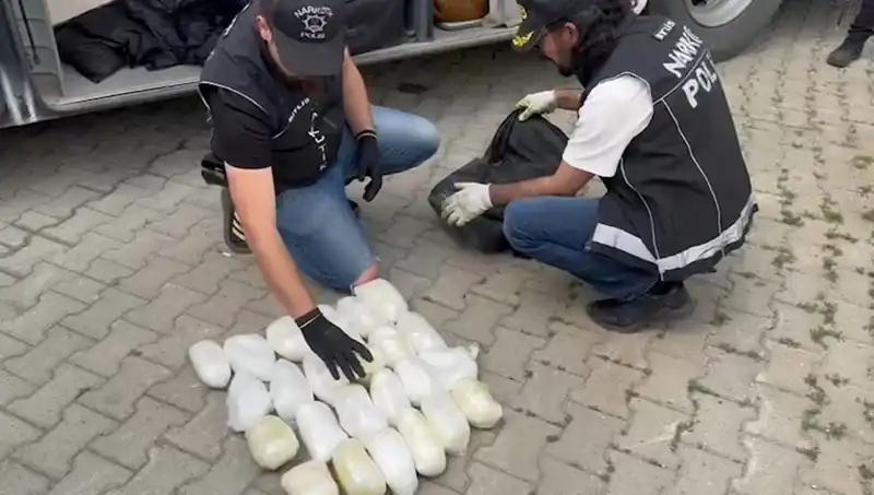 Yolcunun Valizinde Bulunan 13 Kilo Metamfetamin Şoku!
