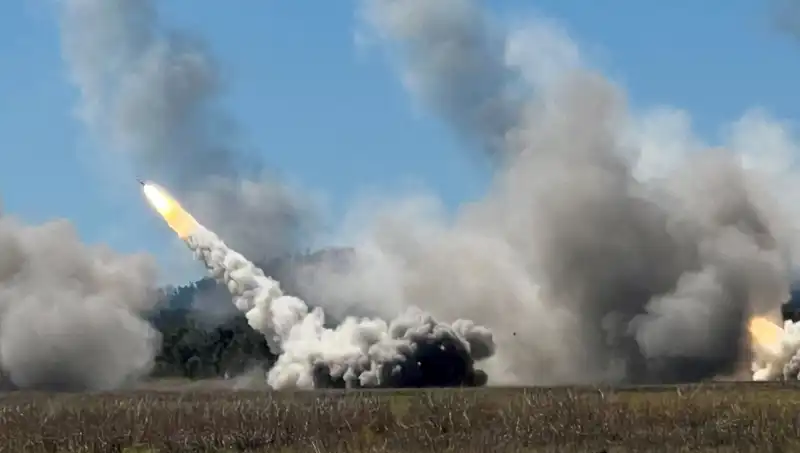 Avustralya'nın Tarihinde Bir İlk: HIMARS Atışı Düzenlendi