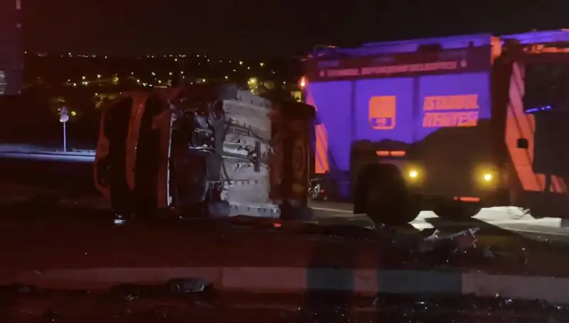 Havalimanı Yolunda Feci Kaza: Takla Attı, 6 Yaralı