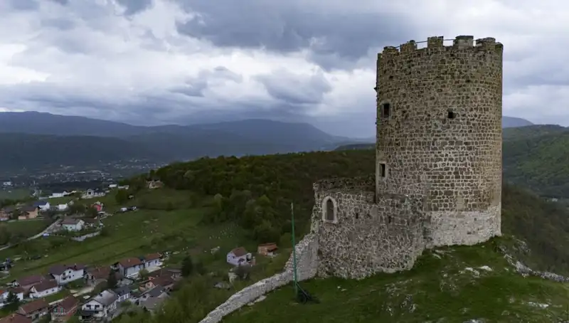 Bosna-Hersek'in Tarih Kokan Sokolac Kalesi: Zamanın İzleriyle Dolu