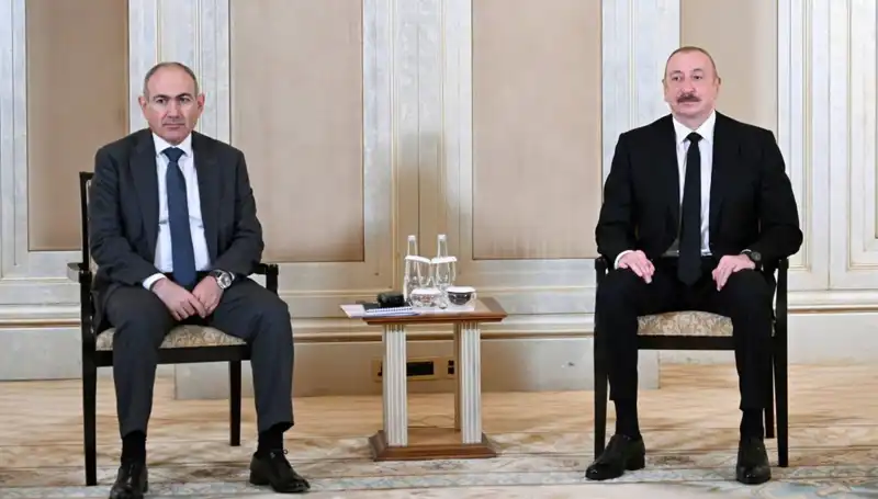 Aliyev ve Paşinyan'ın Abu Dabi Zirvesi: Barış Umutları Yeniden Yeşeriyor