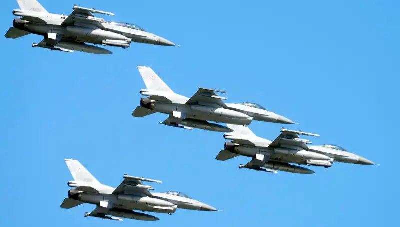 F-16 Pilot Eğitimi: ABD 310 Milyon Dolarlık Yatırımla Ukrayna'nın Yanında