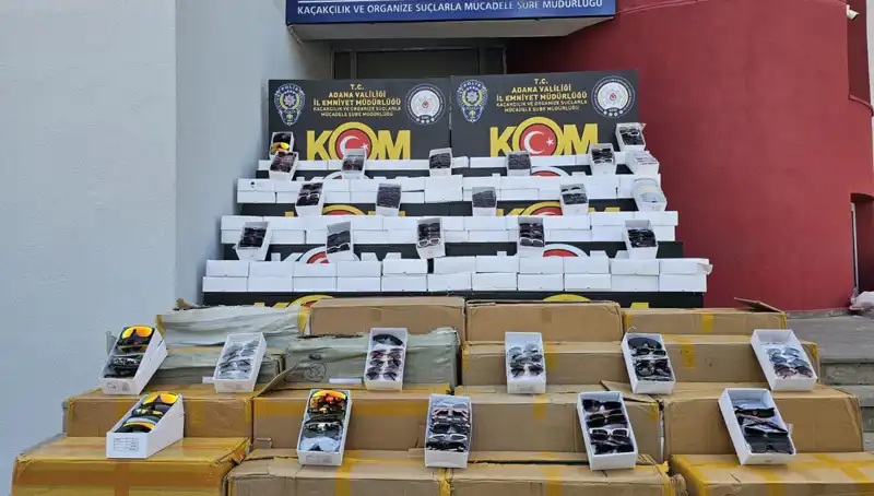 Adana'da Büyük Operasyon: 12 Bin Kaçak Güneş Gözlüğü Ele Geçirildi!