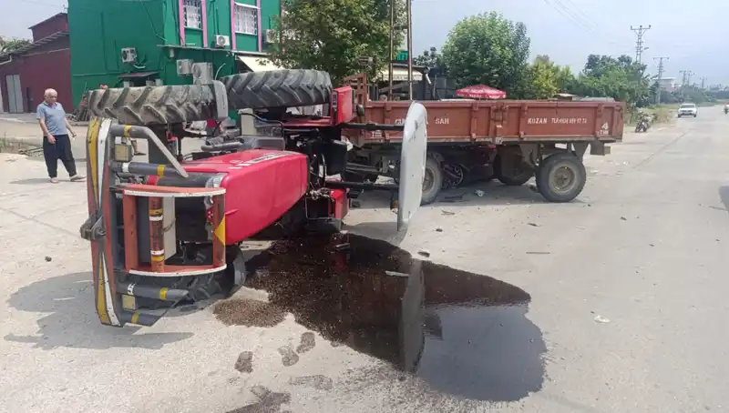 Traktör ve Otomobil Çarpıştı, 2 Yaralı: Kaza Anı Güvenlik Kamerasında