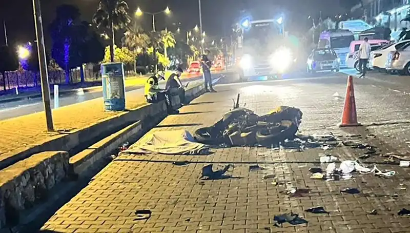 Alanya'da Motosiklet Kazası: Genç Yaşamını Yitirdi, Trafikte Alevlenen Drama