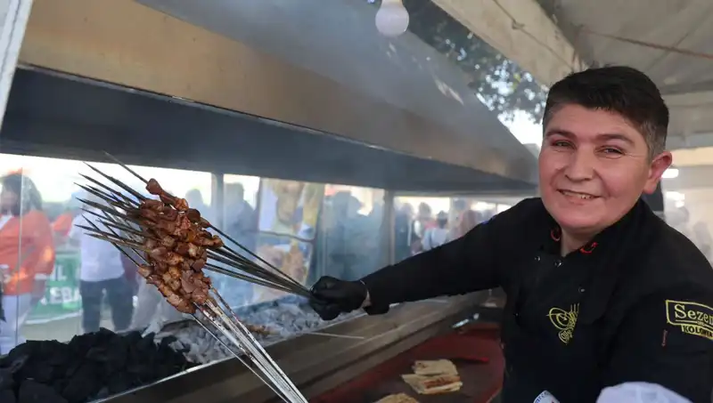 Kozan Karnavalında Ciğer Şöleni: Yarım Ton Tüketildi!