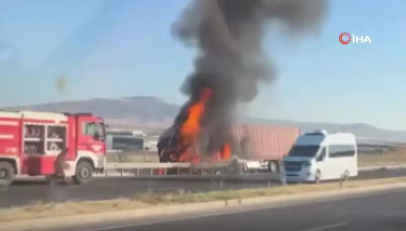 Ankara'da TIR Yangını: Kaza Sonrası Alev Alev Yandı!