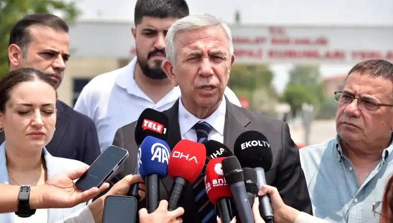 Mansur Yavaş'tan Muhittin Böcek'e Sürpriz Ziyaret: İşbirliği Mesajları Verildi