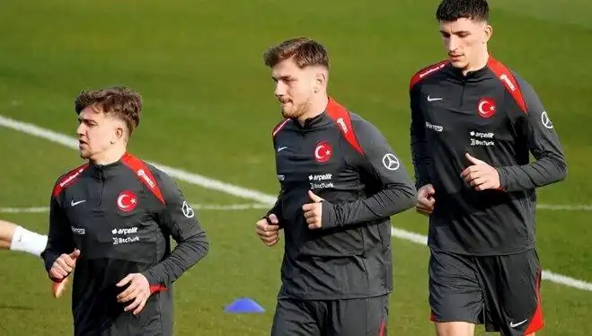 Galatasaray, Fenerbahçe ile Anılan Yıldız Futbolcuyu Kadrosuna Katıyor!