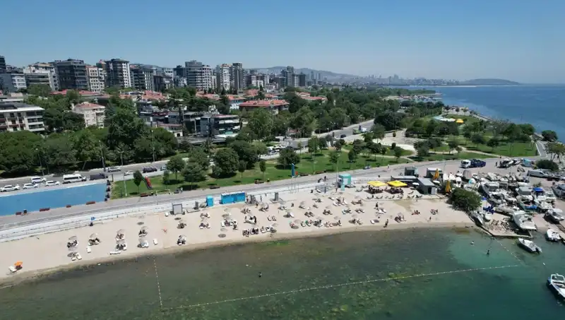 İstanbul'da Sıcak Hava Dalgası: Caddebostan Sahili Dolu Dolu