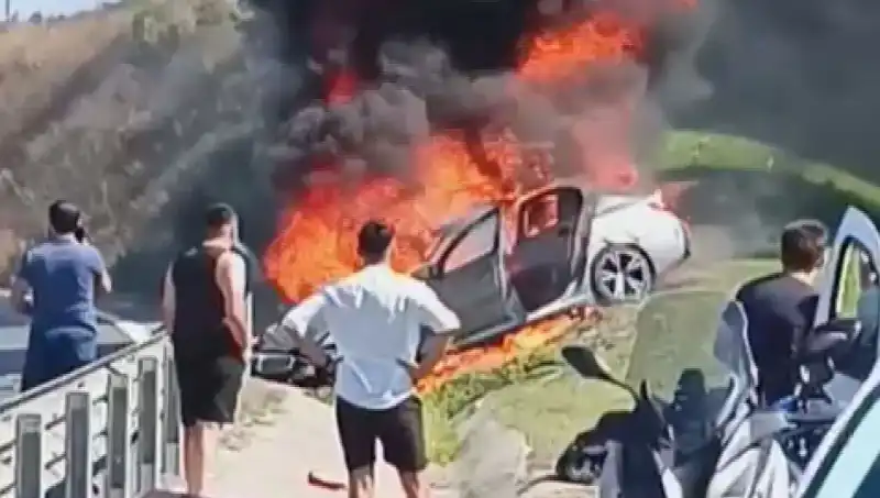 TEM Otoyolu'nda Korkutan Yangın: Otomobil Alev Alev Yandı