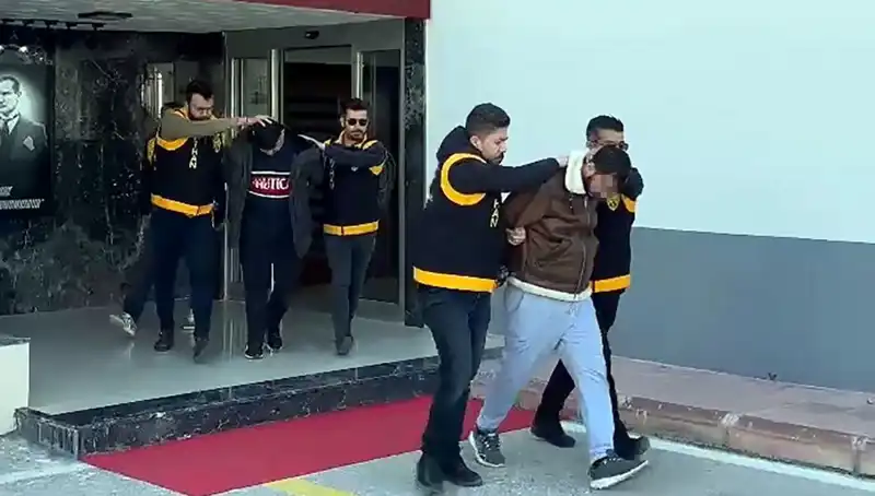 Silahlı Adamlar 2 Milyon Lira İstedi! İzmir'de Olayın Detayları Şok Edici