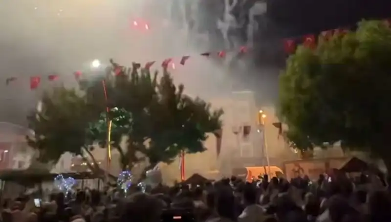 Havai Fişek Gösterisi Kaza Geçiren İzleyicilere Şok Yaşattı
