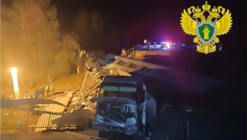 Rusya'da Tren Seferini Durma Noktasına Getiren Köprü Çökmesi Olayı