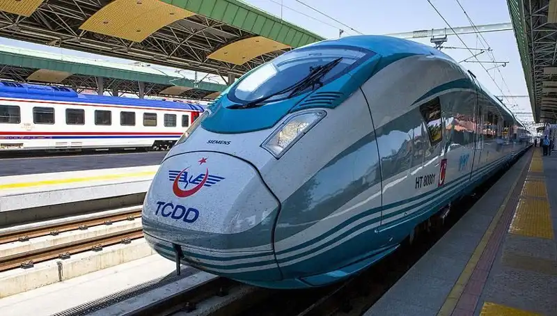 TCDD 140 Tren Makinisti Kursiyeri Alıyor: Başvuru Şartları ve Süreci