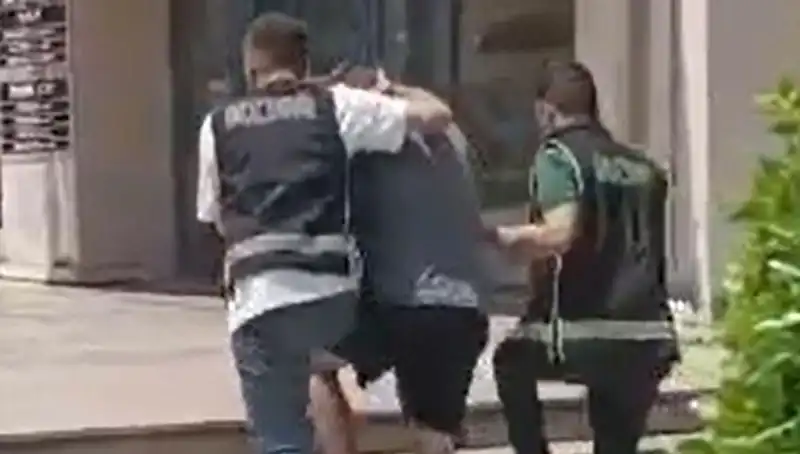Sahte Dolar ile Alışveriş Yapan Turist Sınır Dışı Edildi: Olayın Ayrıntıları