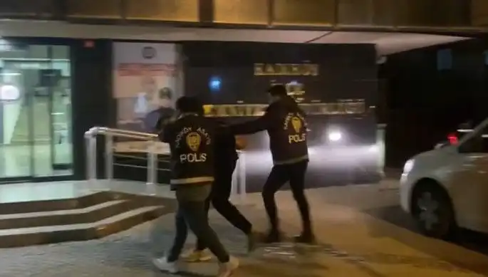 Galatasaray Taraftarını Silahla Yaralayan Şahıs Yakalandı: Olayın Ayrıntıları