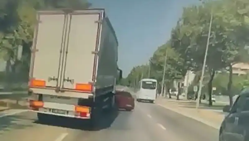 Bursa’da Kör Nokta Kazası: Feci Kaza Eşini Kaybeden Adamın Yaşadığı Dram