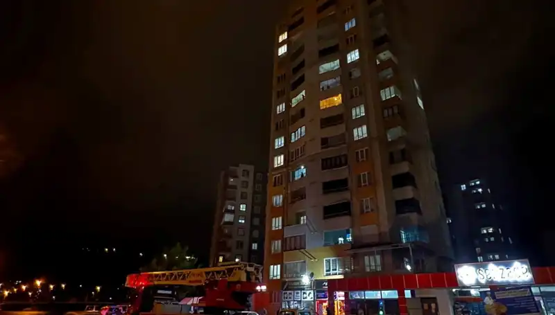 Yıldırım Düşen Apartmanın Çatısı: Sakıncalı Durum ve Sonrasındaki Etkiler