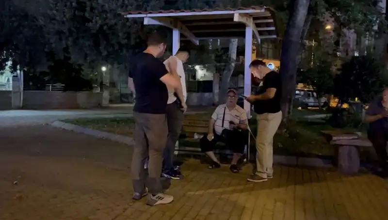 Kısmı Görme Kaybı Olan Adamın Telefonunu Çaldılar: Güvenlik Kameraları Her Şeyi Kaydetti