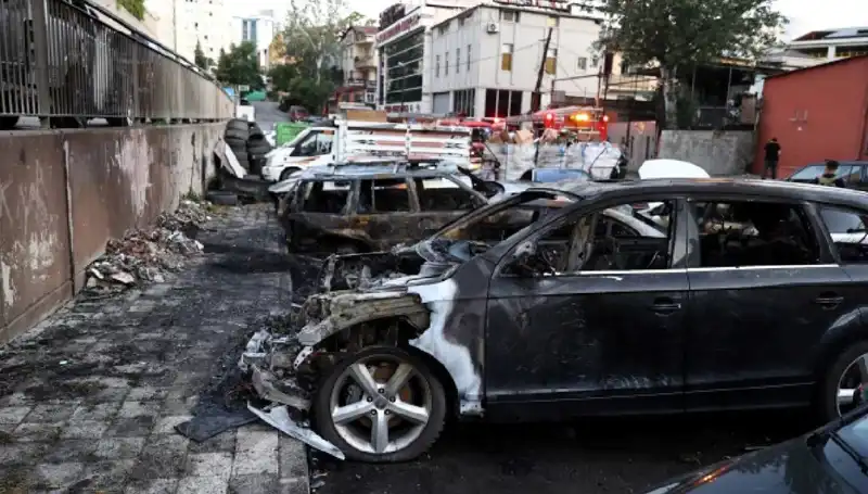 Tamir Bekleyen Araçlar Kül Oldu: Sanayi Sitesinde Büyük Yangın