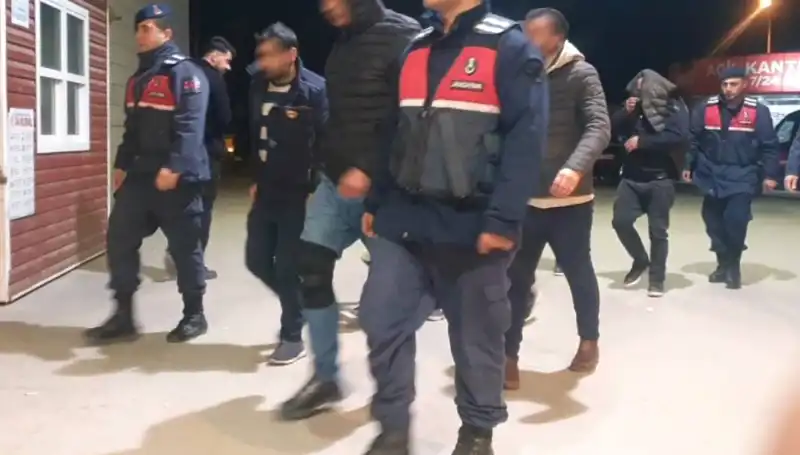 Uyuşturucu Partisi: Bağ Evinde Baskın Yapan Polisi Şaşkına Çeviren Manzara