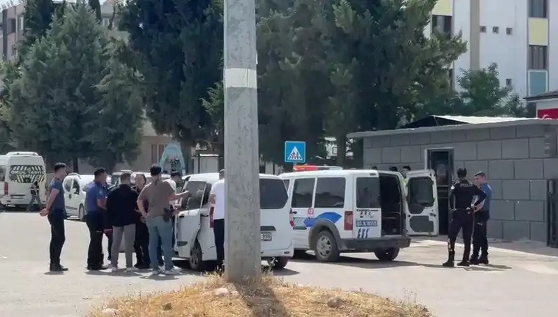 Adliye Önünde Kargaşa: İki Aile Arasında Kavga Patlak Verdi