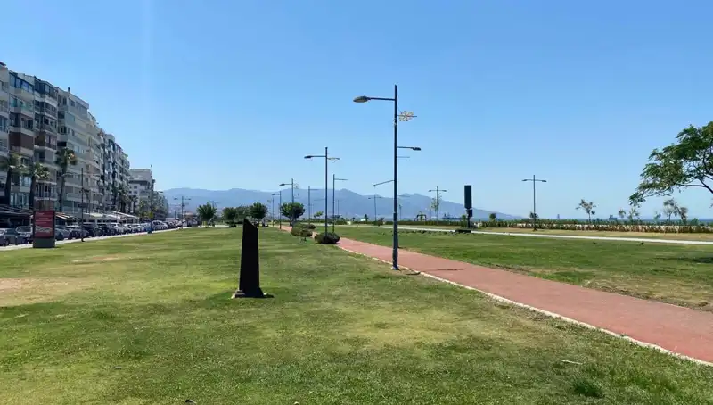 İzmir’de Sıcaklık Rekoru: Kordon Boyu Hava İle Boğuşanları Bekliyor!