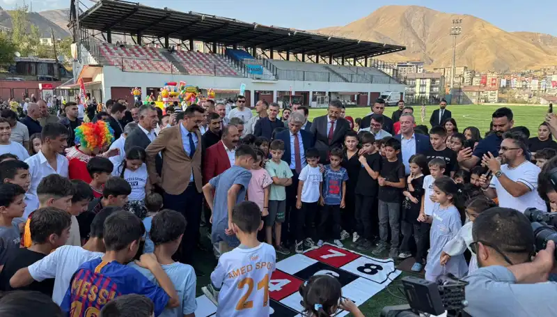 Hakkari'de Anadolu Şenliği: Kültür ve Eğlencenin Zirveye Ulaştığı Gün!