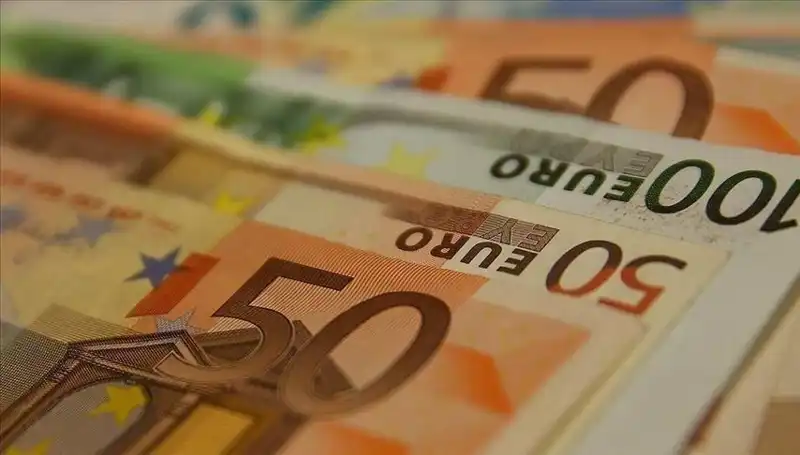 Euro, Rekor Seviyelerden Düşüşe Geçti: Ekonomik Etkileri Ne Olacak?**