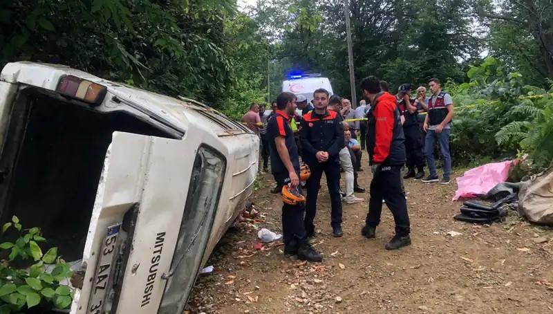 Rize’de Dehşet Verici Minibüs Kazası: İki Can Gitti, Üç Yaralı