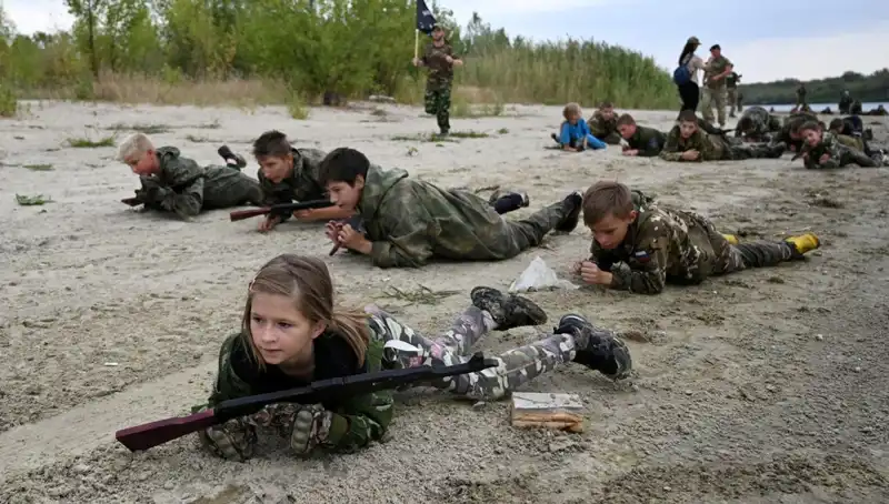 Rusya'da 8 Yaşındaki Çocukların Savaş Eğitimi ve Dramları