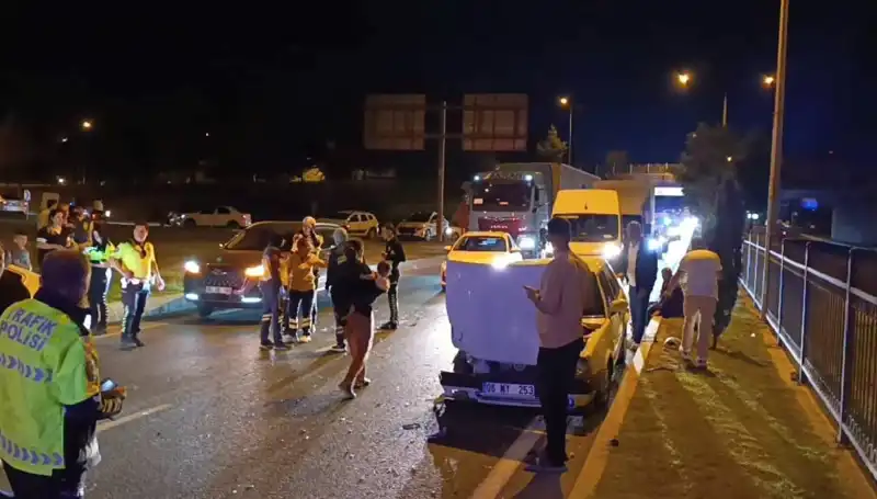 Otoyolda Kuralsız Geri Dönüş! İkisi Çocuk Dört Yaralı