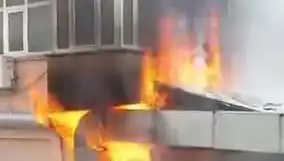 İstanbul'un Kalbinde Kafe Yangını: Alevlere Müdahale Devam Ediyor