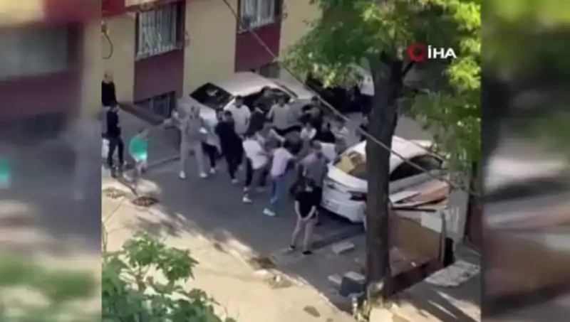 Kapıları Zorlayan Madde Bağımlısına Farklı Bir Cevap: Meydan Dayakları!